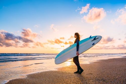 Lacanau célèbre le surf et les femmes avec un week-end de festivités ! Voici le programme