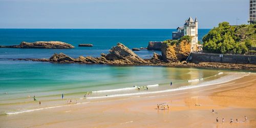 Les 3 meilleurs spots de Biarritz pour surfer sur la vague (s’adresse même aux débutants)