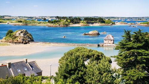 Bretagne : l'île de Bréhat soumise à un quota, mais pourquoi attire-t-elle autant les touristes ?