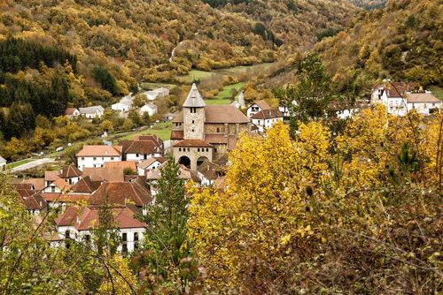 Ce magnifique village à la frontière entre la France et l’Espagne est à absolument visiter en automne (quand il est le plus beau) !