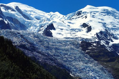 Osservare una cascata di ghiaccio sul ghiacciaio dei Bossons