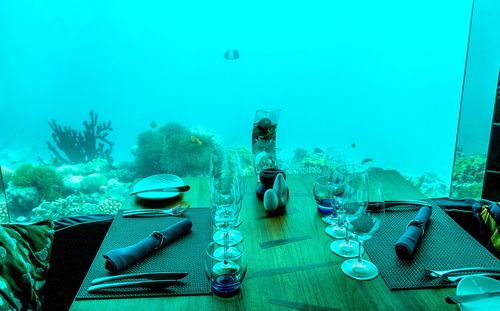 Cenare in un ristorante subacqueo alle Maldive