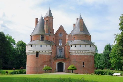 Castles, abbeys and belfries: the listed heritage of the Somme