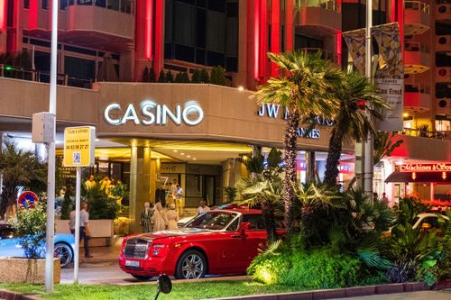Discover the world of casinos at the prestigious Barrière establishment in Cannes