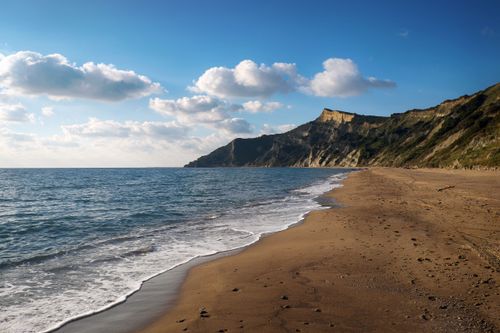 Kavos e la festa, a sud di Corfù