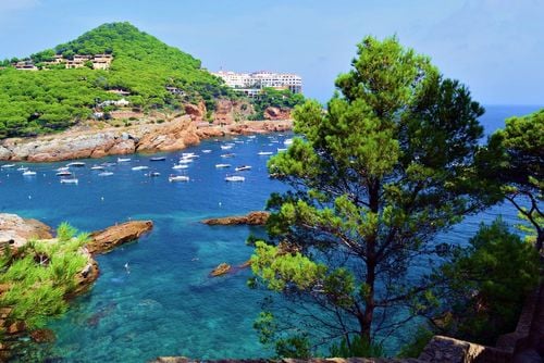 Parcs naturels, criques sauvages, gastronomie et fêtes... Et si la Costa Brava était LA destination de l'été ?