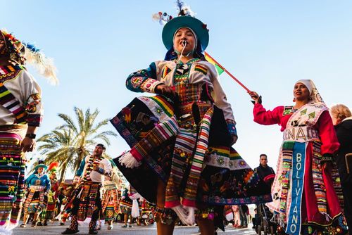 Ces 10 fêtes et festivals font partie des plus insolites du monde (on vous dit où aller pour y participer !)