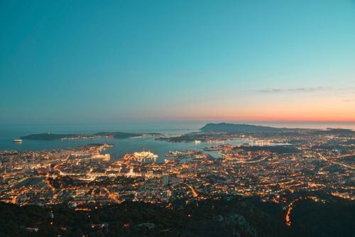 Exit Marseille et Nice ! Cette ville en vogue abrite des petits trésors à absolument visiter sur la Côte d'Azur