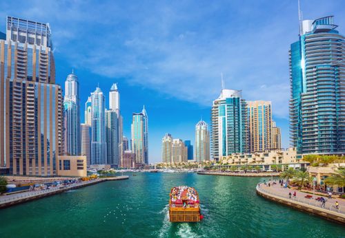 Passeggiare a Dubai Marina