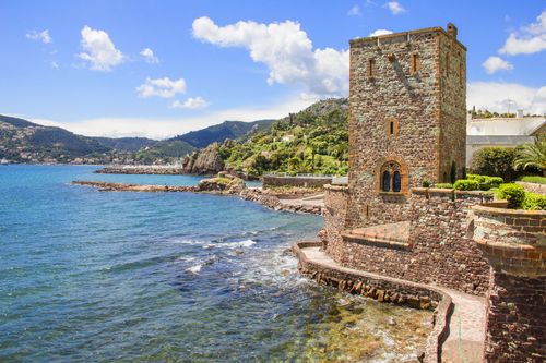 Il museo delle arti primitive di tutto il mondo nel castello medievale di Cannes