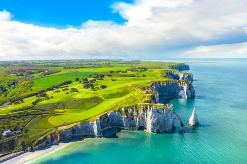 D-Day Beaches, small ports and large cliffs: Discover the most beautiful panoramas of the Normandy Coast