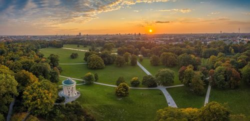 Ruheoase inmitten der quirligen Stadt: Entdeckungstour durch den Englischen Garten 