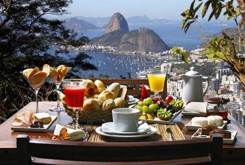 Ce pays est connu pour sa gastronomie, découvrez les saveurs tropicales qui font sa renommée le temps d'un voyage !