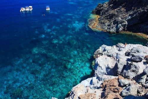 Prisée des stars, cette petite île italienne est méconnue des touristes ! (Elle est accessible en vols directs depuis l'Italie)