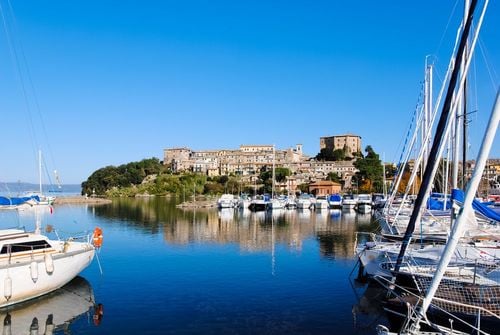 Entre farniente, villages et activités aquatiques, découvrez ce lac à moins de 2h de Rome ! 