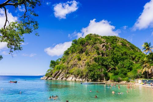 Ces 4 plages sont à visiter absolument en Guadeloupe ! Détente, plongée et paysages paradisiaques au programme
