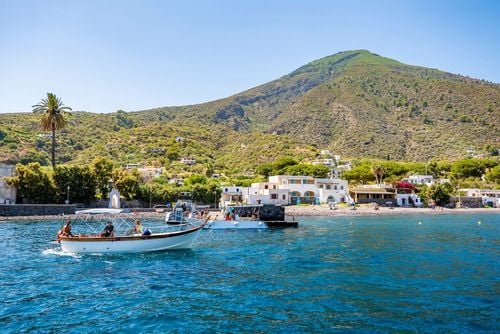 Trop de touristes en Sicile ? Prenez le large et visitez cette île éolienne méconnue