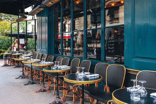 Où boire un verre à Paris ? On a testé 4 bars et cafés insolites (et on vous les recommande !)