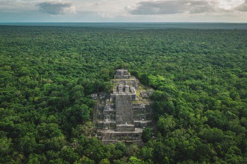 Au Mexique, cette cité maya qui n’a rien à envier à Chichén Itzá est complètement ignorée des touristes (mais plus pour longtemps) !