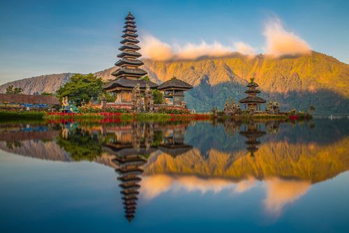 Tempio di Ulun Danu sul lago Bratan