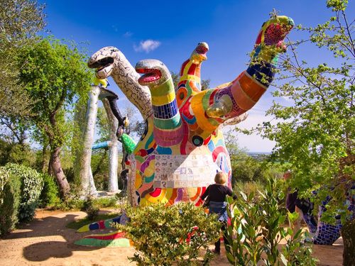 “On se croirait au Parc Güell”, découvrez cet incroyable jardin aux sculptures géantes lors d'un voyage en Toscane !