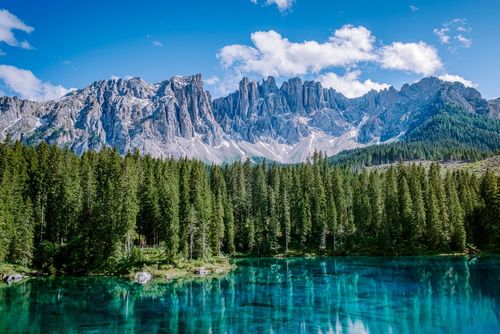 Emerald waters, colourful villages and mountain ranges - these lakes are among the most beautiful in Italy! 