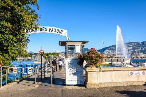 Bañarse en los Bains des Pâquis, una institución en Ginebra