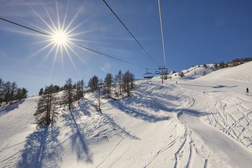 Avec 300 jours de soleil par an, cette petite station des Alpes du Sud est un joyau authentique et familial à découvrir au moins une fois !