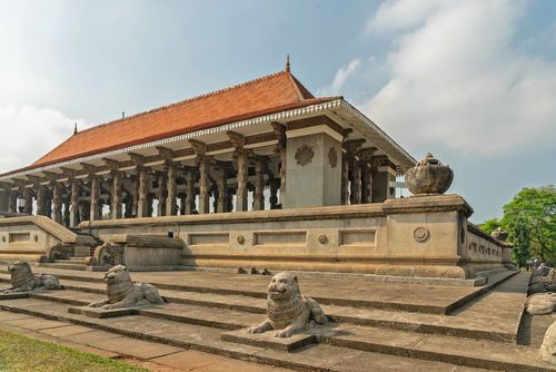 El emblema de Sri Lanka, el Independence Memorial Hall