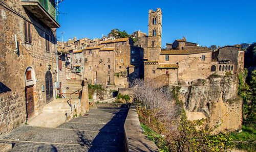 A 1h de Rome, ce village méconnu détient le titre prestigieux de «plus beau village d’Italie» (et il le mérite bien !)