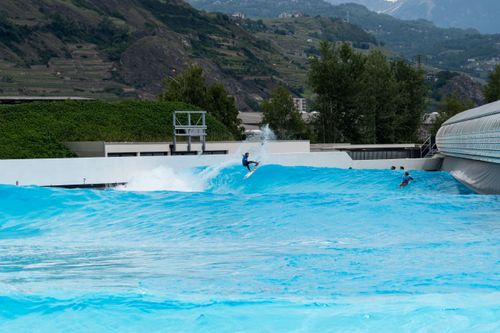 Sapevi che puoi fare surf a Zurigo, in estate?