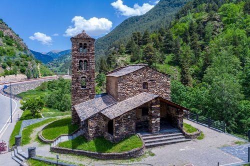 Les églises romanes, richesse architecturale du pays