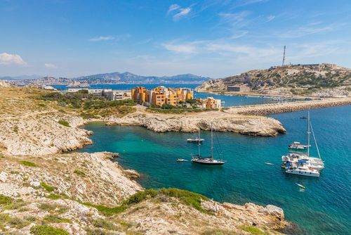 Envie de dépaysement ? Voici 5 îles françaises qui vous transportent loin, sans quitter l’Hexagone