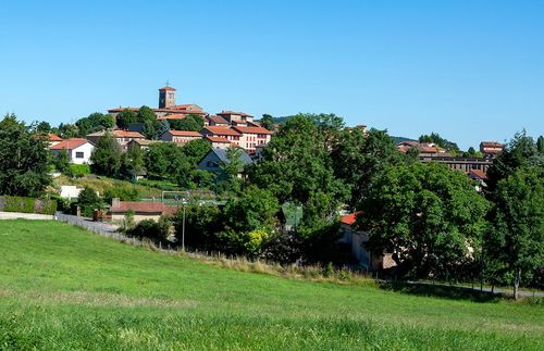 A moins d'1h de Lyon, ces villages peu connus des touristes font partie des plus beaux de France