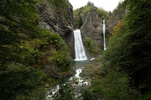 Connaissez-vous cette cascade située dans un petit village d'Ardèche ? A découvrir lors de vos vacances d'été !