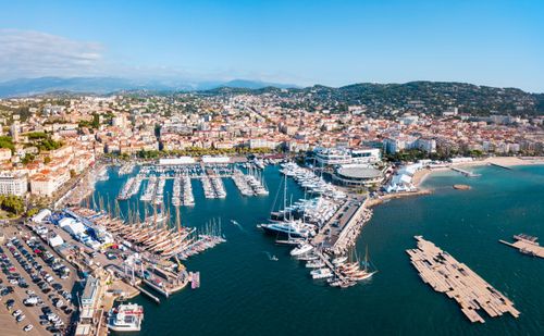 Casinos, boutiques et hôtels de luxe sur la Croisette de Cannes