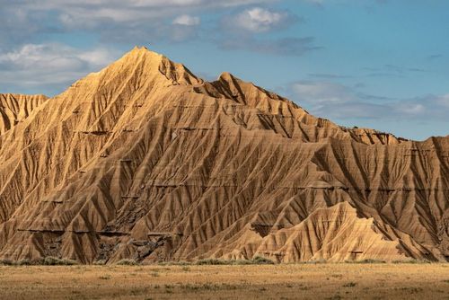 À seulement 2h30 de la France, découvrez Las Bardenas Reales, cet incroyable désert au pied des Pyrénées espagnoles