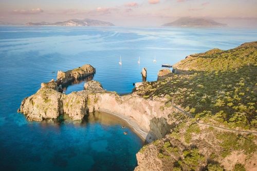 Criques secrètes, ruines néolithiques et dolce vita : cette île méconnue près de la Sicile attire les stars autant que les amoureux de la nature