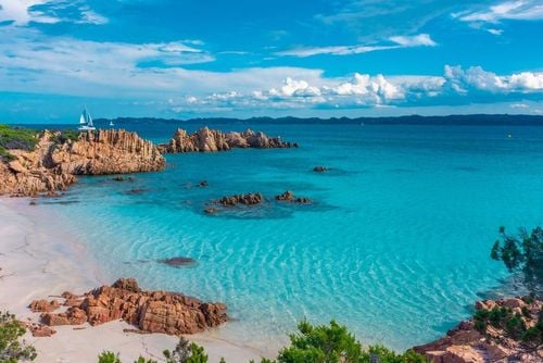 Eaux turquoise et sable fin, voici les plus belles plages où se baigner en Italie !