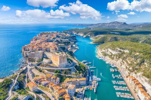 Amateurs de gastronomie, de soleil et de paysages idylliques, ce nouveau festival culinaire à Bonifacio est à ne pas manquer les 26 et 27 avril !