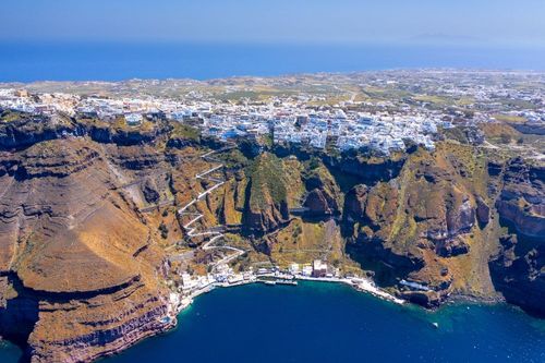 Fira, la vivace capitale di Santorini