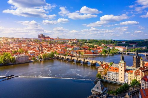 Die verborgenen Schätze von Prag erkunden: Jenseits der Touristenklischees