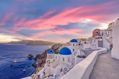 Santorini's best spots to make your followers drool on insta