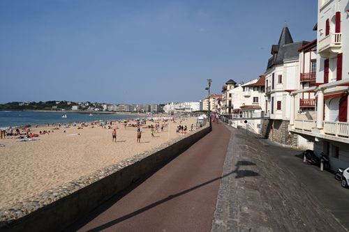 Passeggiata lungo il vicolo Jacques Thibaud