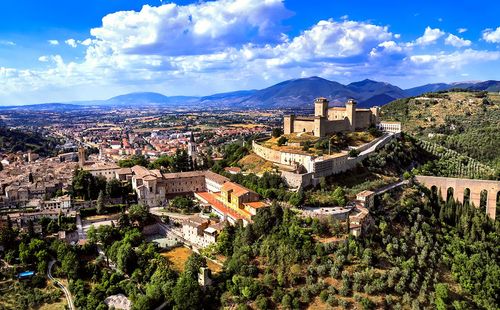 Oubliez la Toscane et les Pouilles, cette région méconnue d'Italie regorge de paysages naturels et de petits villages à visiter !