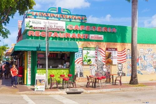 Von kubanischen Sandwiches bis zu Key Lime Pies: das Beste aus Miamis kultiger Food-Szene entdecken
