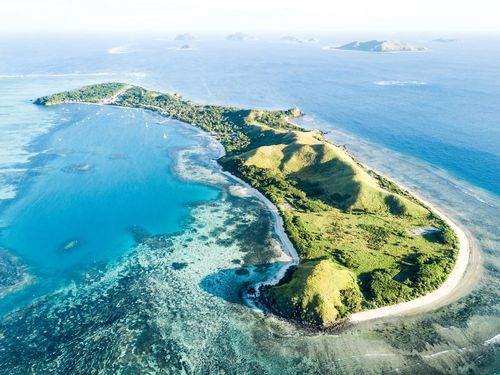 Plages de rêve, population accueillante, 25 degrés toute l'année... voici 10 raisons de découvrir les îles Fidji !