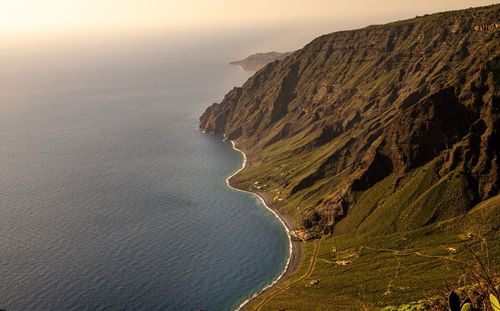 Entre terres volcaniques et piscines naturelles, partez explorer le paradis oublié des Canaries