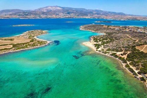 Totalement inconnu des touristes mais apprécié des locaux, ce lagon azur en Méditerranée a tout d'un atoll polynésien !