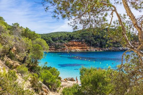 Vous pensiez tout connaître d’Ibiza ? Voici les plus belles plages et criques sauvages à voir au moins une fois